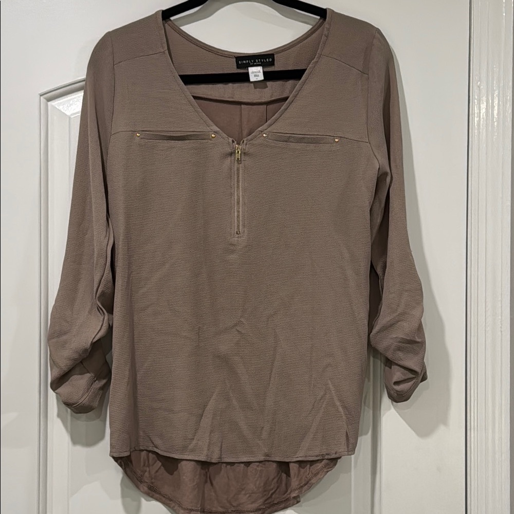 Simply Styled Women's Tan Top Size Medium